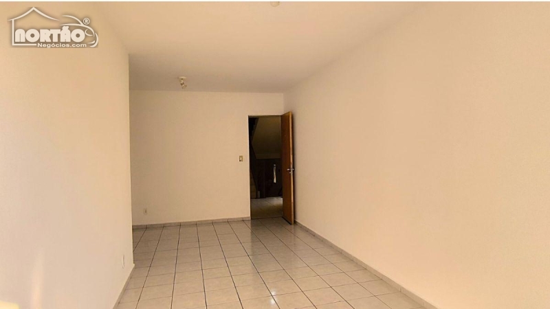 Casa à venda com 4 quartos, 69m² - Foto 2