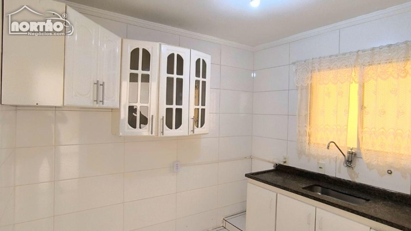 Casa à venda com 4 quartos, 69m² - Foto 4