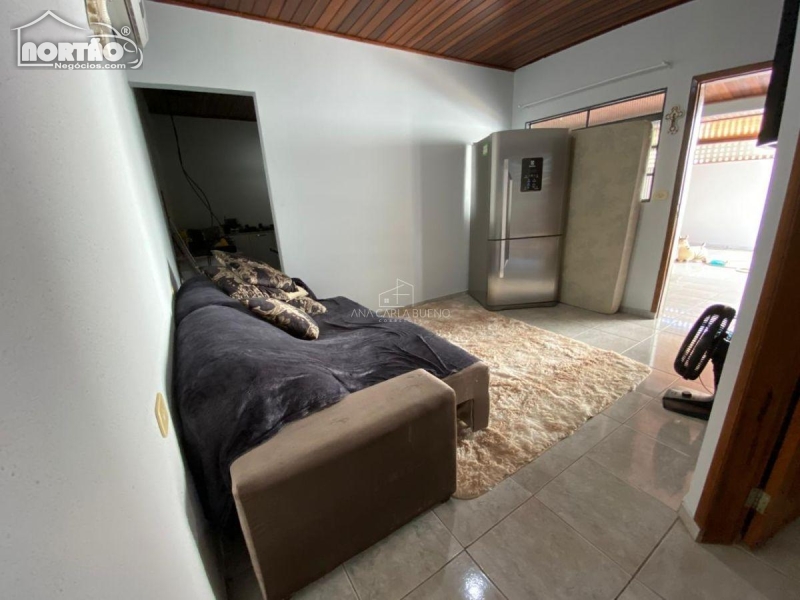 Casa à venda com 4 quartos, 104m² - Foto 2