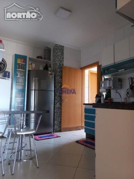 Casa à venda com 3 quartos, 128m² - Foto 9