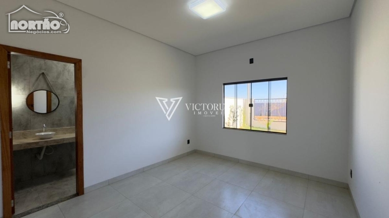 Casa à venda com 3 quartos, 90m² - Foto 4