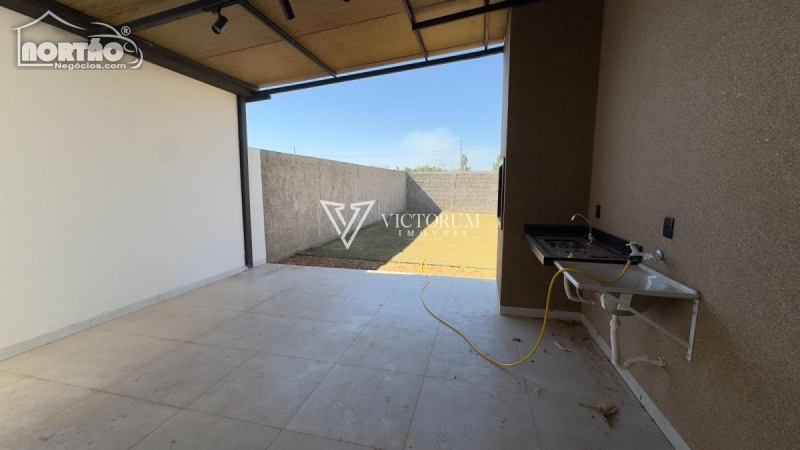 Casa à venda com 3 quartos, 90m² - Foto 10
