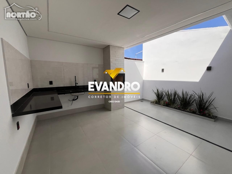 Casa à venda com 3 quartos, 80m² - Foto 3