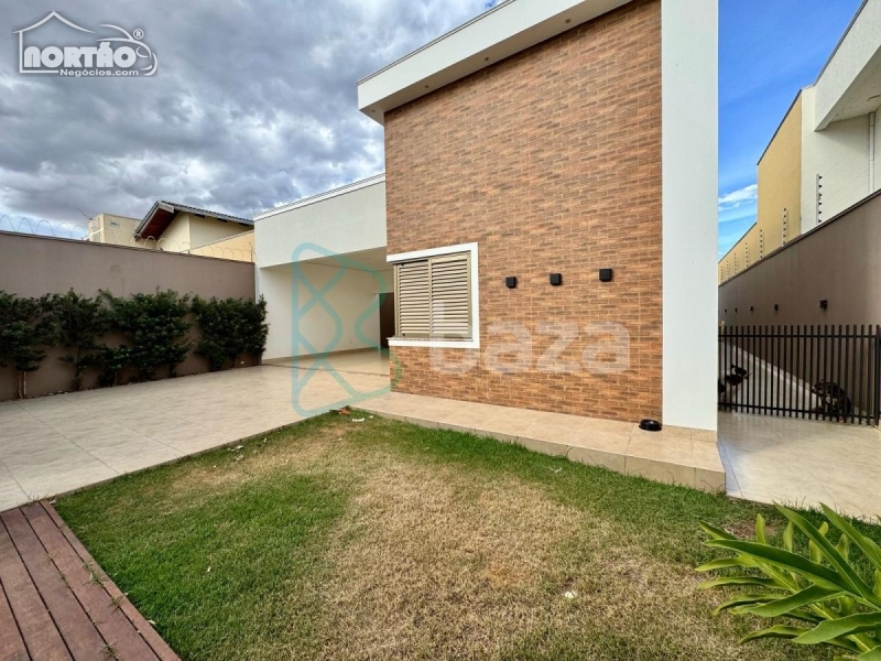 Casa à venda com 4 quartos, 166m² - Foto 2