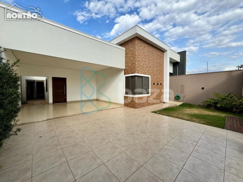 Casa à venda com 4 quartos, 166m² - Foto 3