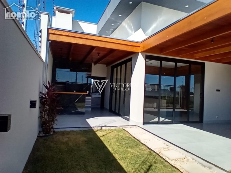 CASA A VENDA NO JARDIM CURITIBA EM SINOP/MT