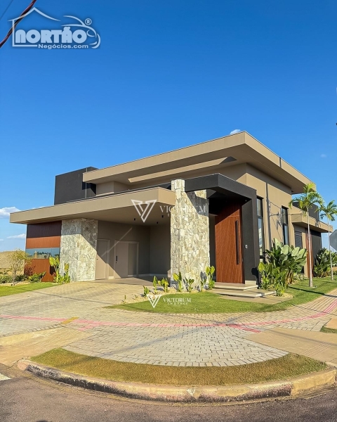 CASA a venda no CONDOMÍNIO AQUARELA DOS POEMAS em Sinop/MT