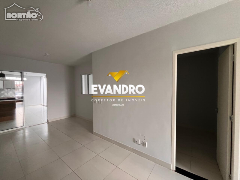 Casa à venda com 2 quartos, 75m² - Foto 3