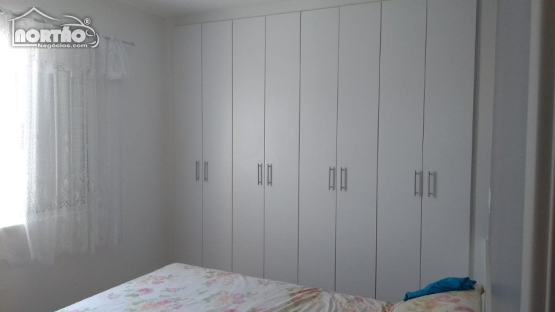 Casa à venda com 4 quartos, 71m² - Foto 4