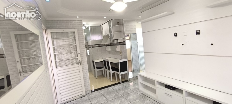 Casa à venda com 3 quartos, 54m² - Foto 9