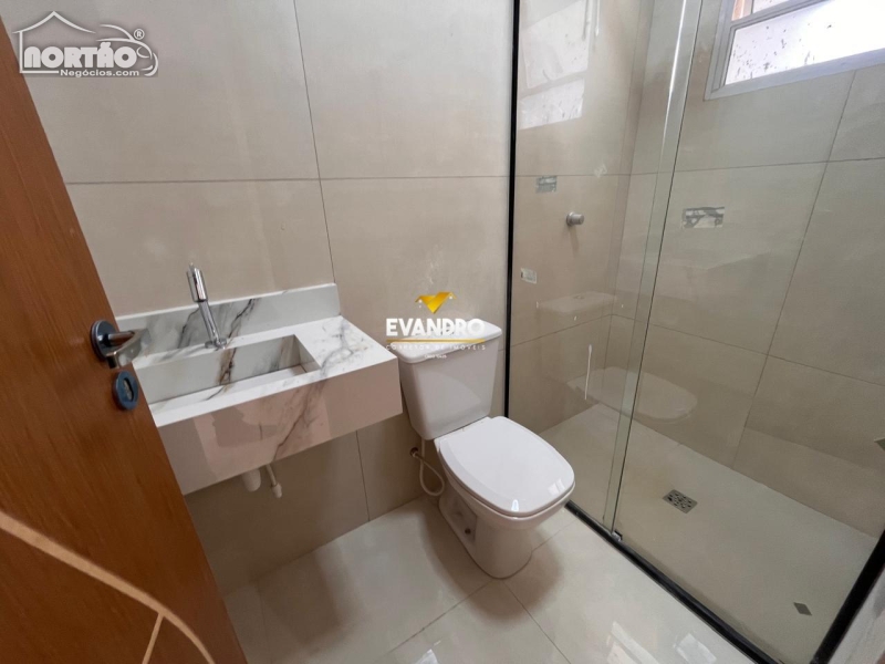 Casa à venda com 3 quartos, 80m² - Foto 3