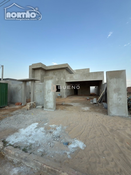 CASA A VENDA NO RESIDENCIAL PARIS EM SINOP/MT