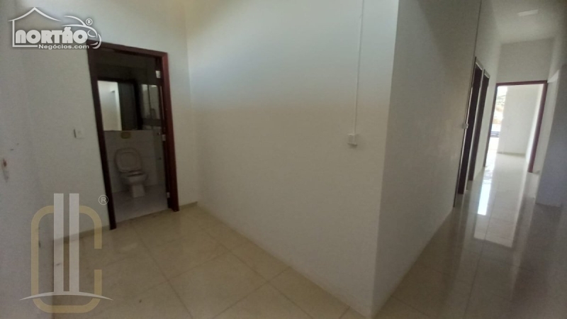 Casa à venda com 5 quartos, 100m² - Foto 2