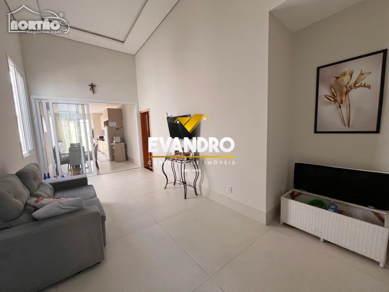 CASA A VENDA NO CONDOMÍNIO PRIMOR DAS TORRES EM CUIABÁ/MT