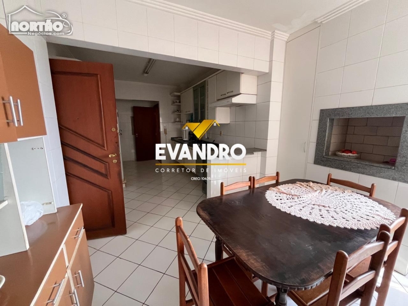Casa à venda com 4 quartos, 216m² - Foto 6