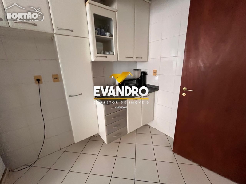 Casa à venda com 4 quartos, 216m² - Foto 7