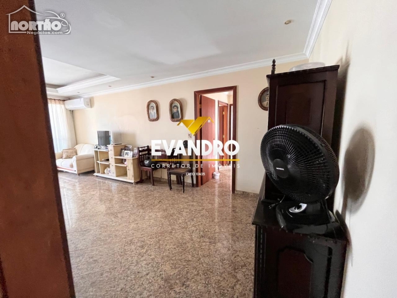 Casa à venda com 4 quartos, 216m² - Foto 8