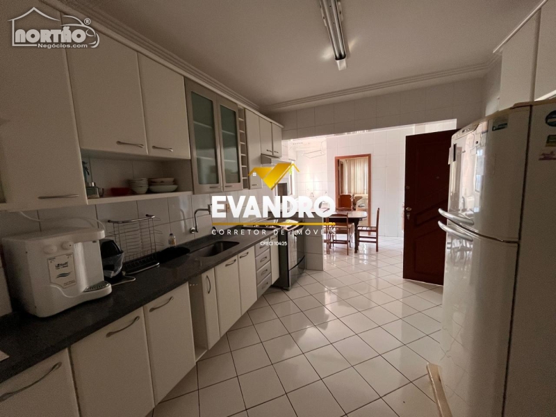 Casa à venda com 4 quartos, 216m² - Foto 10