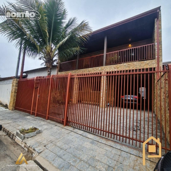 Casa à venda com 4 quartos, 280m² - Foto 1