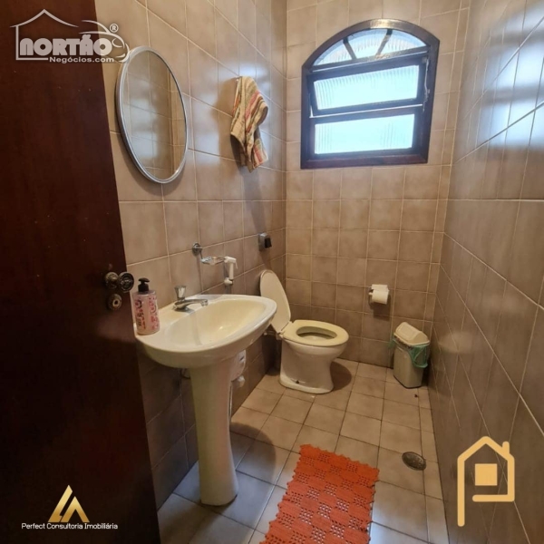 Casa à venda com 4 quartos, 280m² - Foto 3