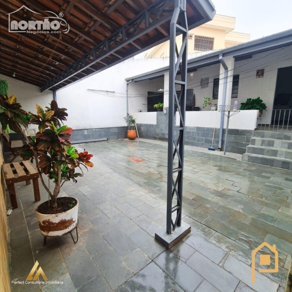 Casa à venda com 4 quartos, 280m² - Foto 7