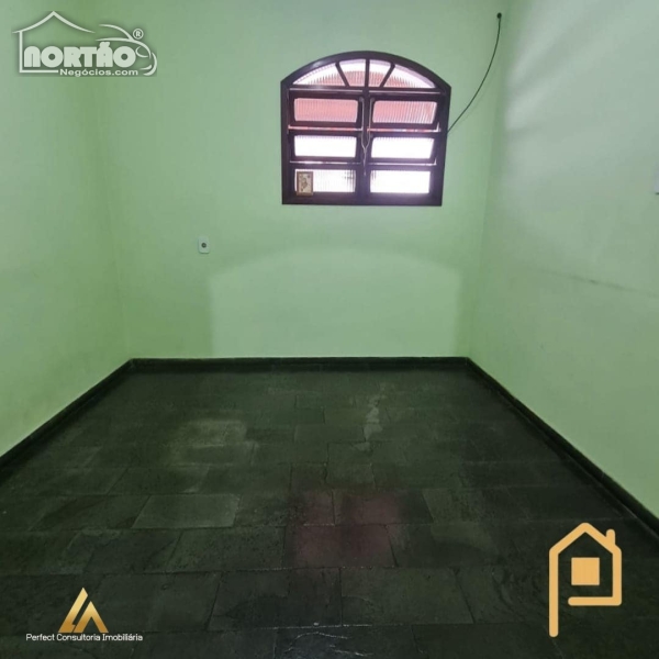 Casa à venda com 4 quartos, 280m² - Foto 9