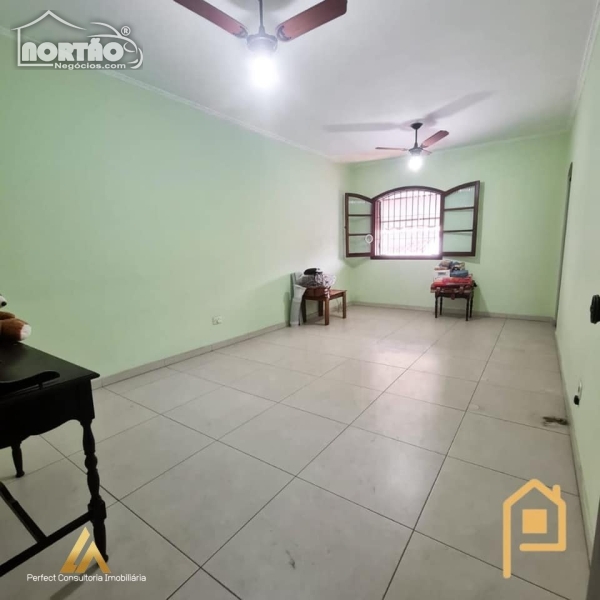 Casa à venda com 4 quartos, 280m² - Foto 10