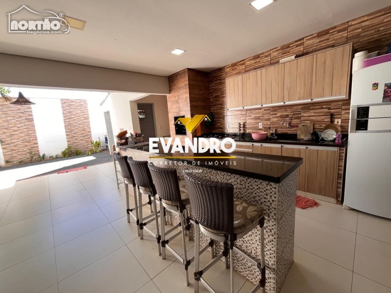 CASA A VENDA NO JARDIM IMPERIAL EM CUIABÁ/MT