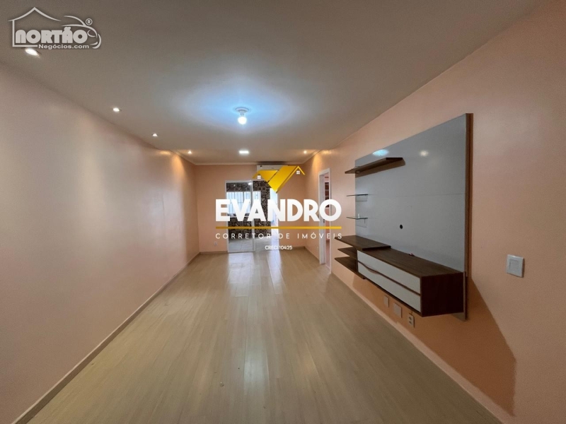 CASA A VENDA NO JARDIM IMPERIAL EM CUIABÁ/MT