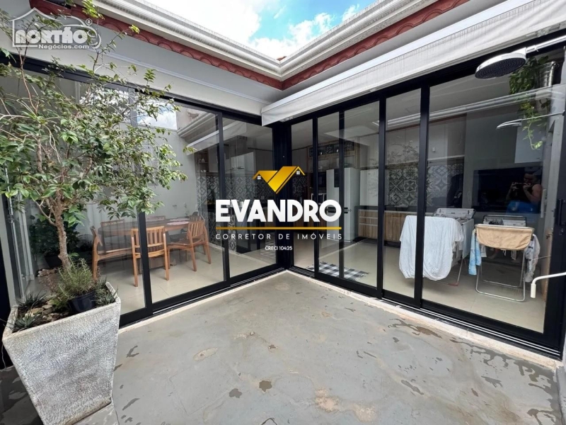 CASA A VENDA NO JARDIM IMPERIAL EM CUIABÁ/MT