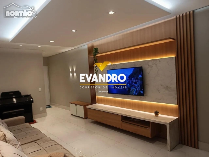 CASA A VENDA NO JARDIM IMPERIAL EM CUIABÁ/MT
