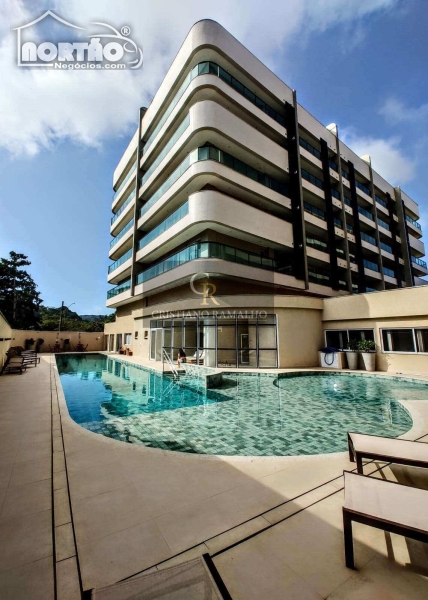 Piscina com raia