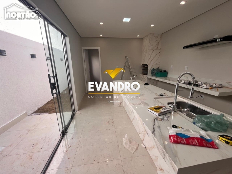 CASA A VENDA NO JARDIM IMPERIAL EM CUIABÁ/MT