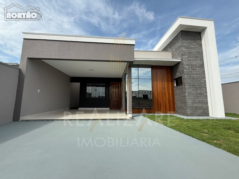 CASA A VENDA NO JARDIM MONTE CARLO EM SINOP/MT