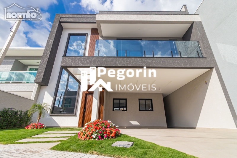 Sobrado a venda no UBERABA em Curitiba/PR