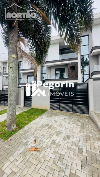 SOBRADO A VENDA NO CENTRO EM PINHAIS/PR