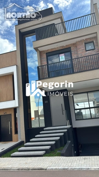 Sobrado a venda no PINHEIRINHO em Curitiba/PR