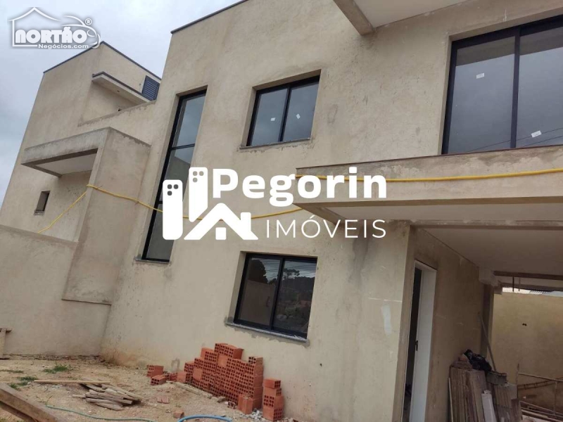 Sobrado a venda no SANTA CÂNDIDA em Curitiba/PR