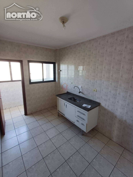 Apartamento para locação no GUILHERMINA em Praia Grande/SP