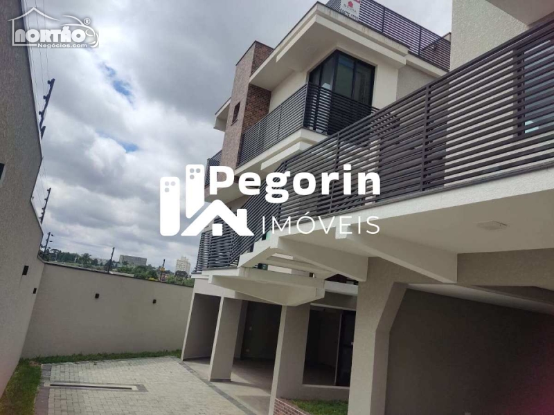 SOBRADO A VENDA NO TINGUI EM CURITIBA/PR