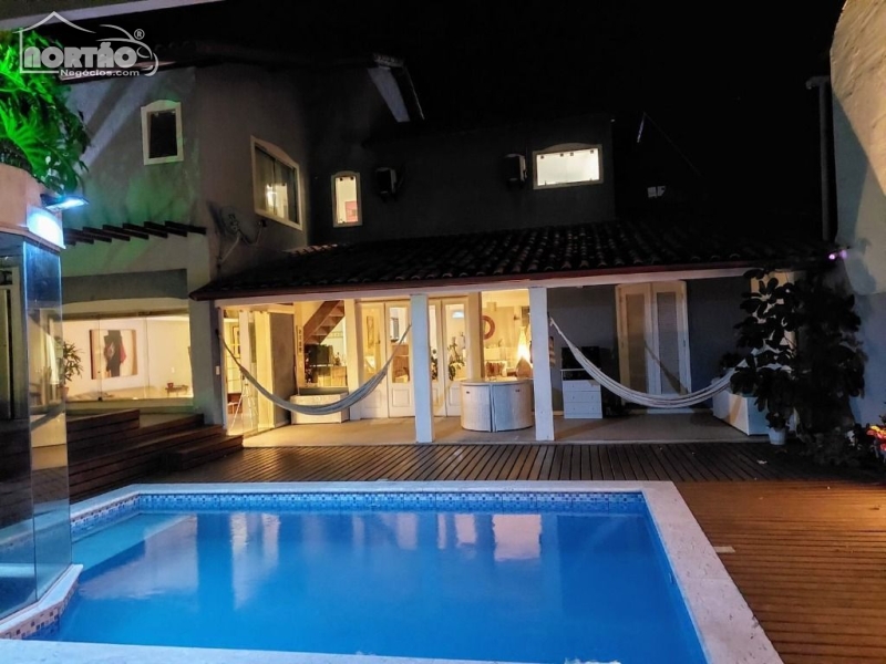 CASA A VENDA NO CENTRO (MANGUE) EM ARMAÇÃO DOS BÚZIOS/RJ