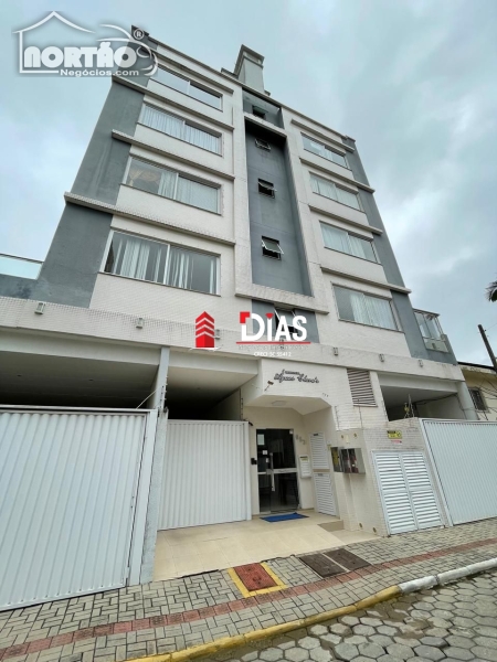 APARTAMENTO A VENDA NO MEIA PRAIA EM ITAPEMA/SC