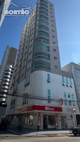 APARTAMENTO A VENDA NO MEIA PRAIA EM ITAPEMA/SC