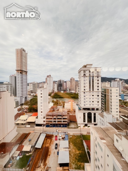 APARTAMENTO A VENDA NO MEIA PRAIA EM ITAPEMA/SC