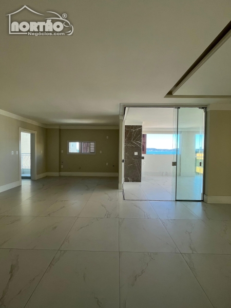 APARTAMENTO A VENDA NO CENTRO EM ITAPEMA/SC